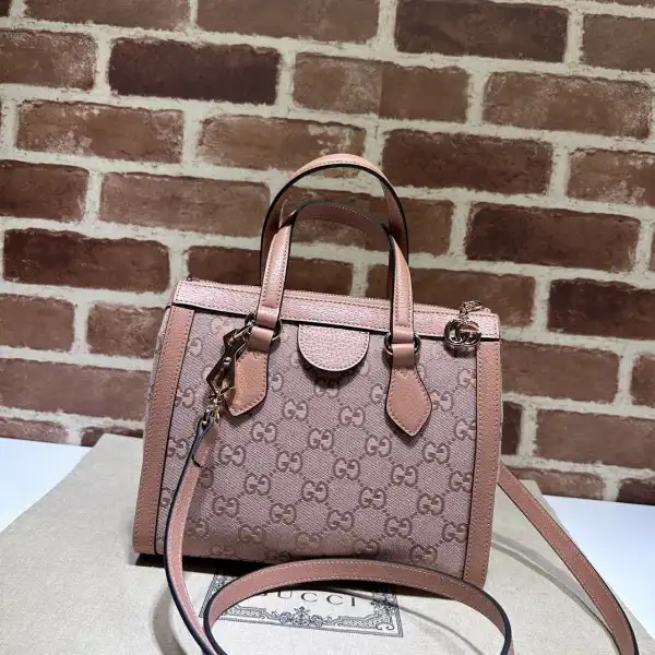 First bag ru Gucci Ophidia small GG tote bag