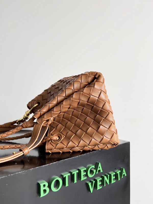 HOT SALE BOTTEGA VENETA Andiamo Parachute Small shoulder bag