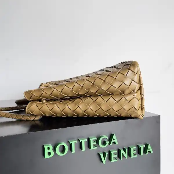 First bag ru BOTTEGA VENETA MEDIUM ANDIAMO