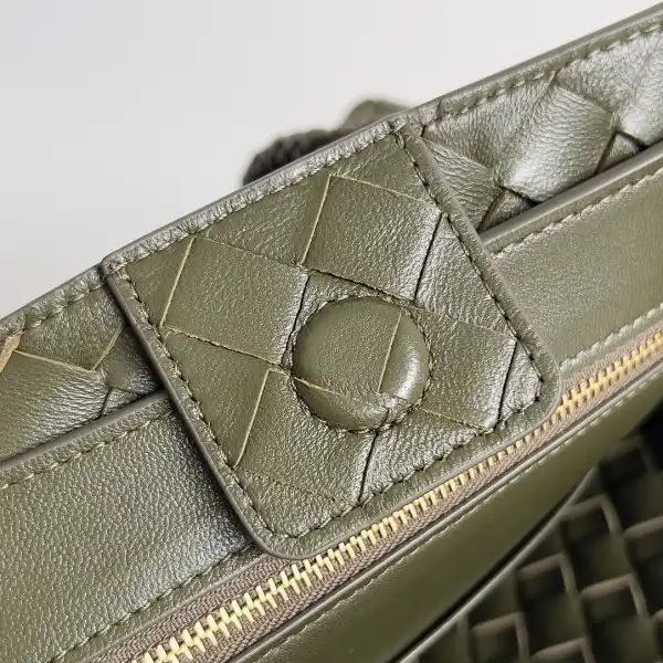 BOTTEGA VENETA SMALL ANDIAMO-25*22*10.5cm