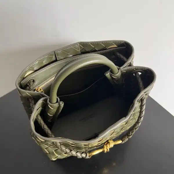 BOTTEGA VENETA SMALL ANDIAMO-25*22*10.5cm