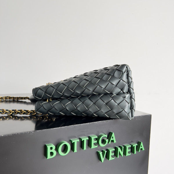 HOT SALE Bottega Veneta Small Andiamo Chain-25*22*10.5cm