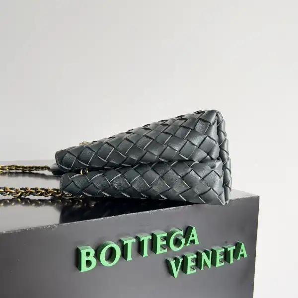 Bottega Veneta Small Andiamo Chain-25*22*10.5cm