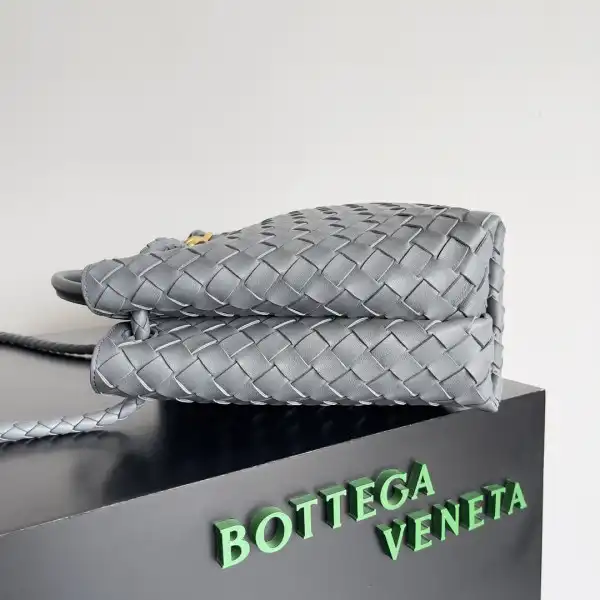 First bag ru BOTTEGA VENETA MEDIUM ANDIAMO