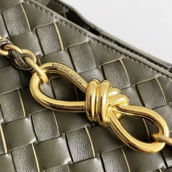 Bagsoffer yupoo Bottega Veneta Small Andiamo Chain-25*22*10.5cm