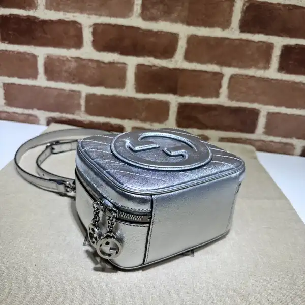 First bag ru GUCCI BLONDIE TOP HANDLE BAG