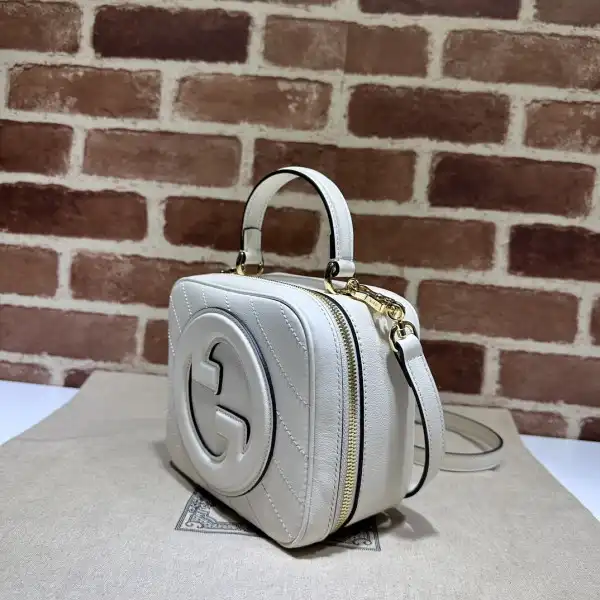 First bag ru GUCCI BLONDIE TOP HANDLE BAG