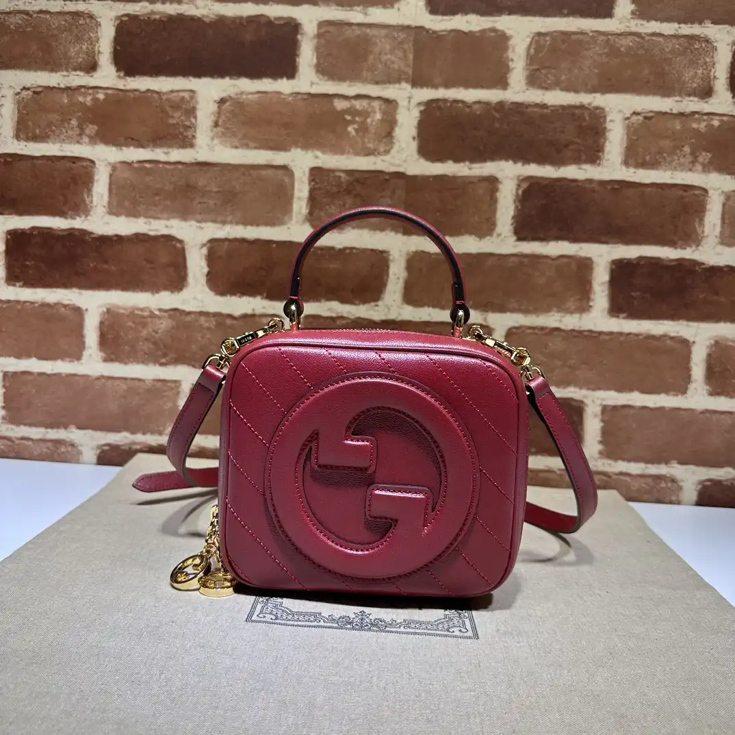 First bag ru GUCCI BLONDIE TOP HANDLE BAG