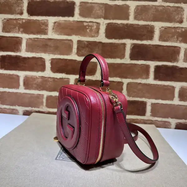 First bag ru GUCCI BLONDIE TOP HANDLE BAG