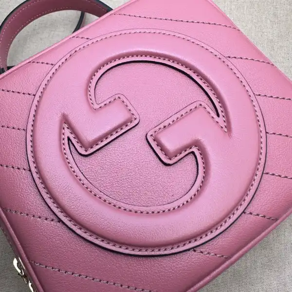 First bag ru GUCCI BLONDIE TOP HANDLE BAG