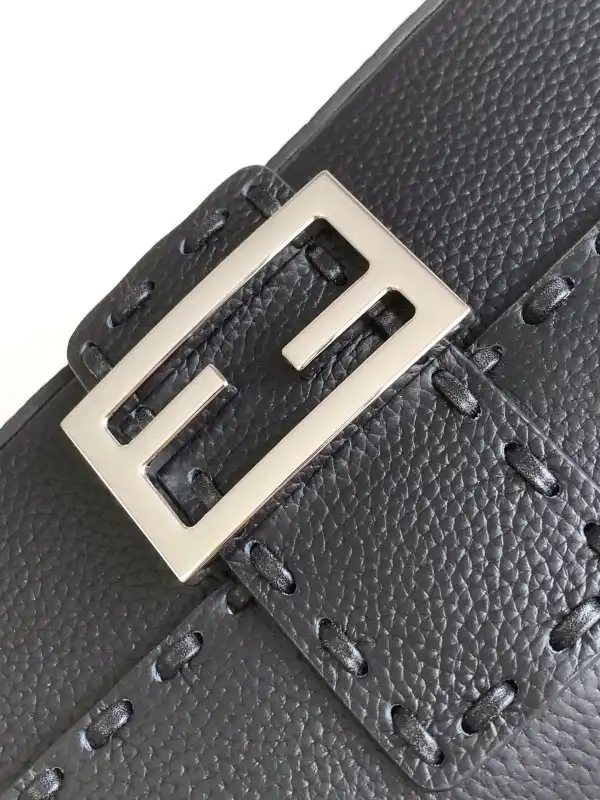 FENDI BAGUETTE-20*5*13CM