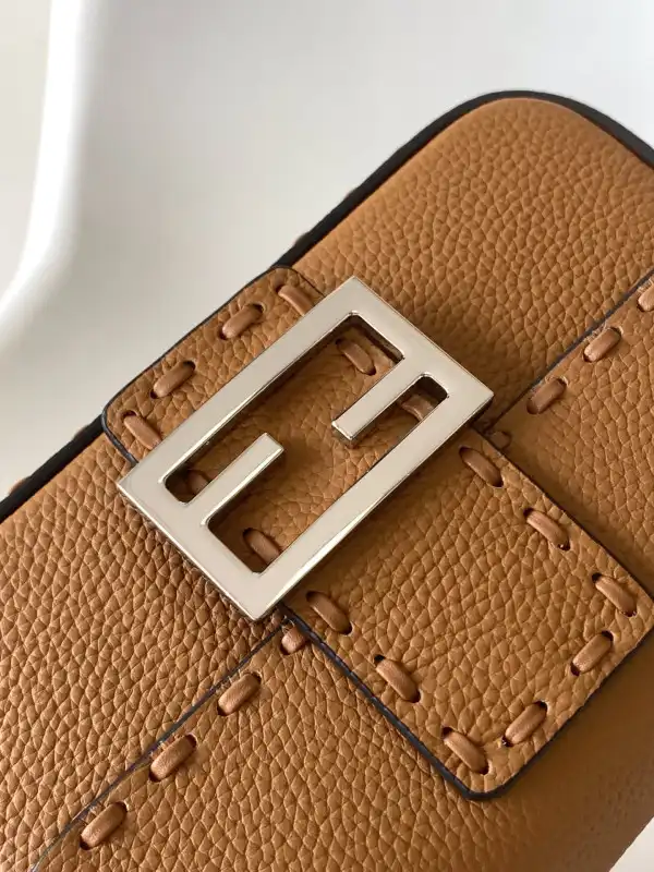 FENDI BAGUETTE-20*5*13CM