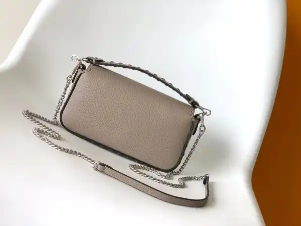 FENDI BAGUETTE-20*5*13CM