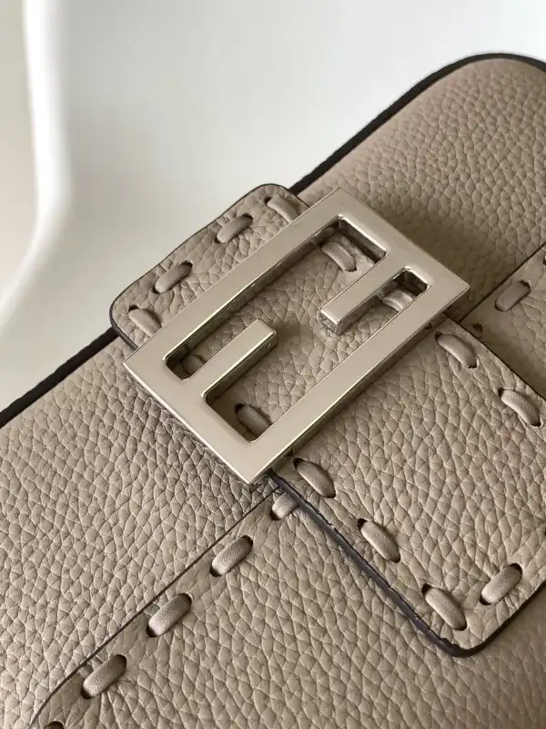 FENDI BAGUETTE-20*5*13CM