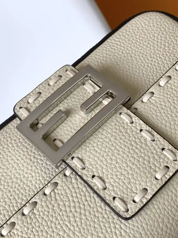 FENDI BAGUETTE-20*5*13CM