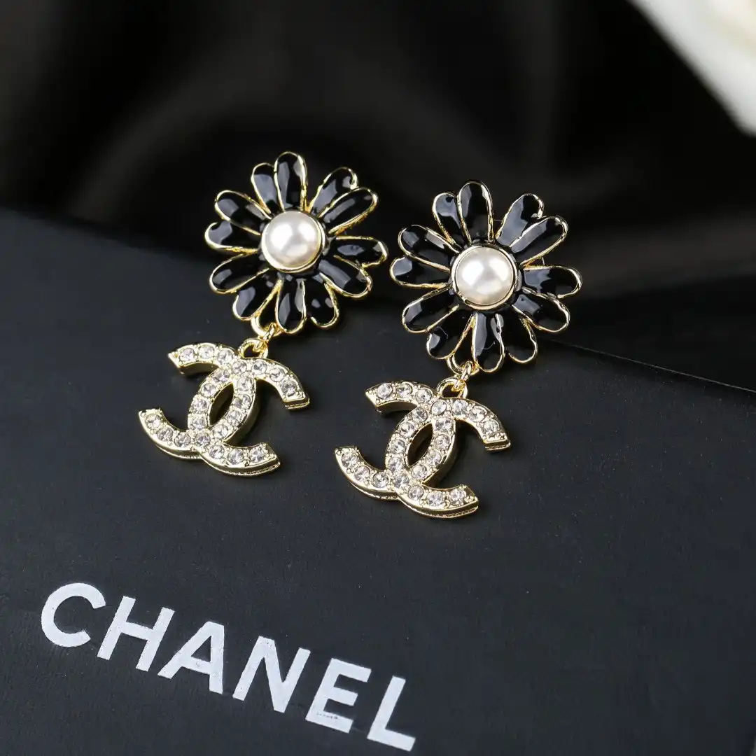 CL EARRINGS