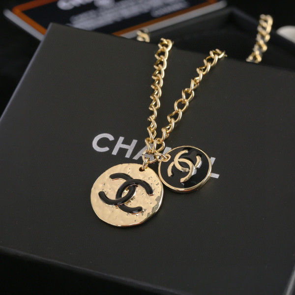 CL NECKLACE