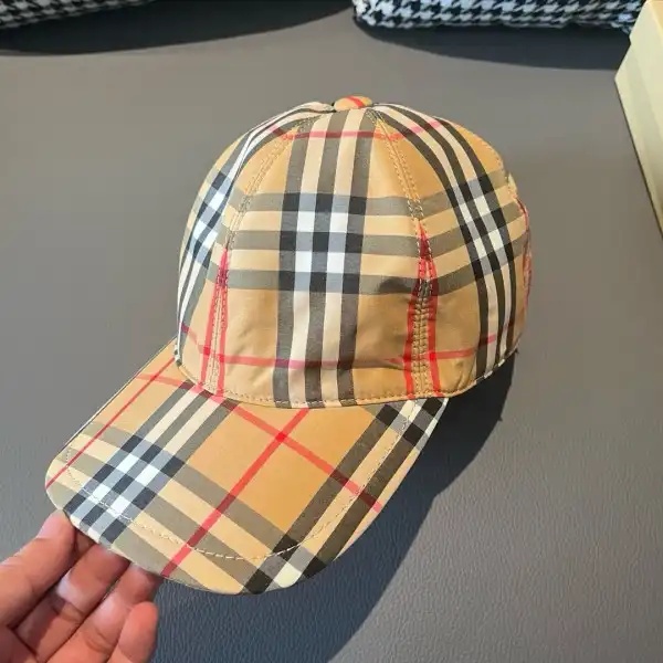 First bag ru Burberry HAT