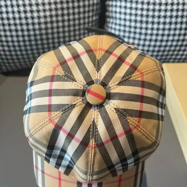 First bag ru Burberry HAT