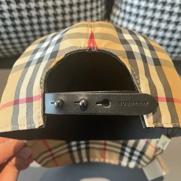 First bag ru Burberry HAT