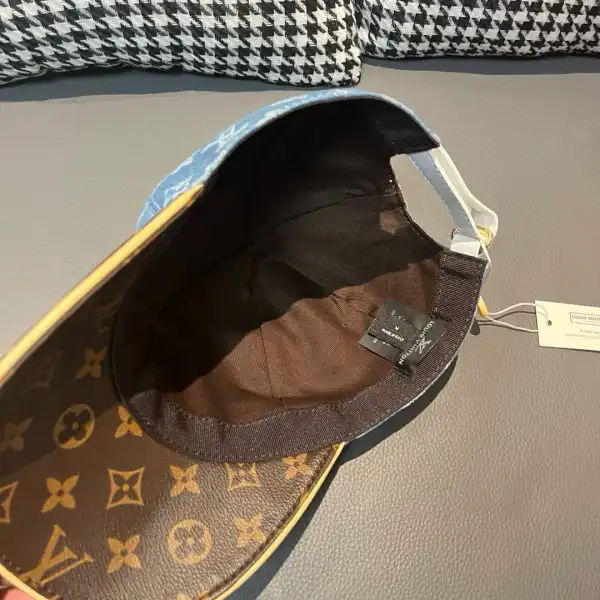 First bag ru LOUIS VUITTON HAT