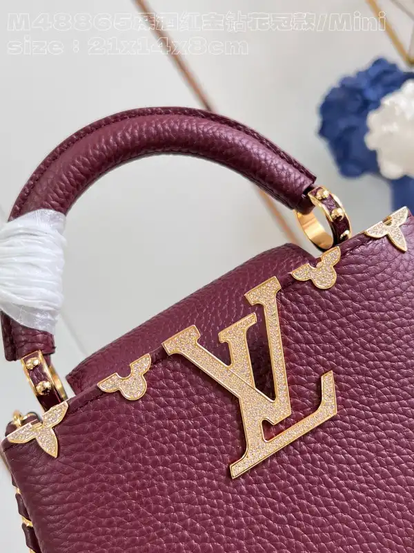 First bag ru LOUIS VUITTON CAPUCINES MINI-21*14*8CM