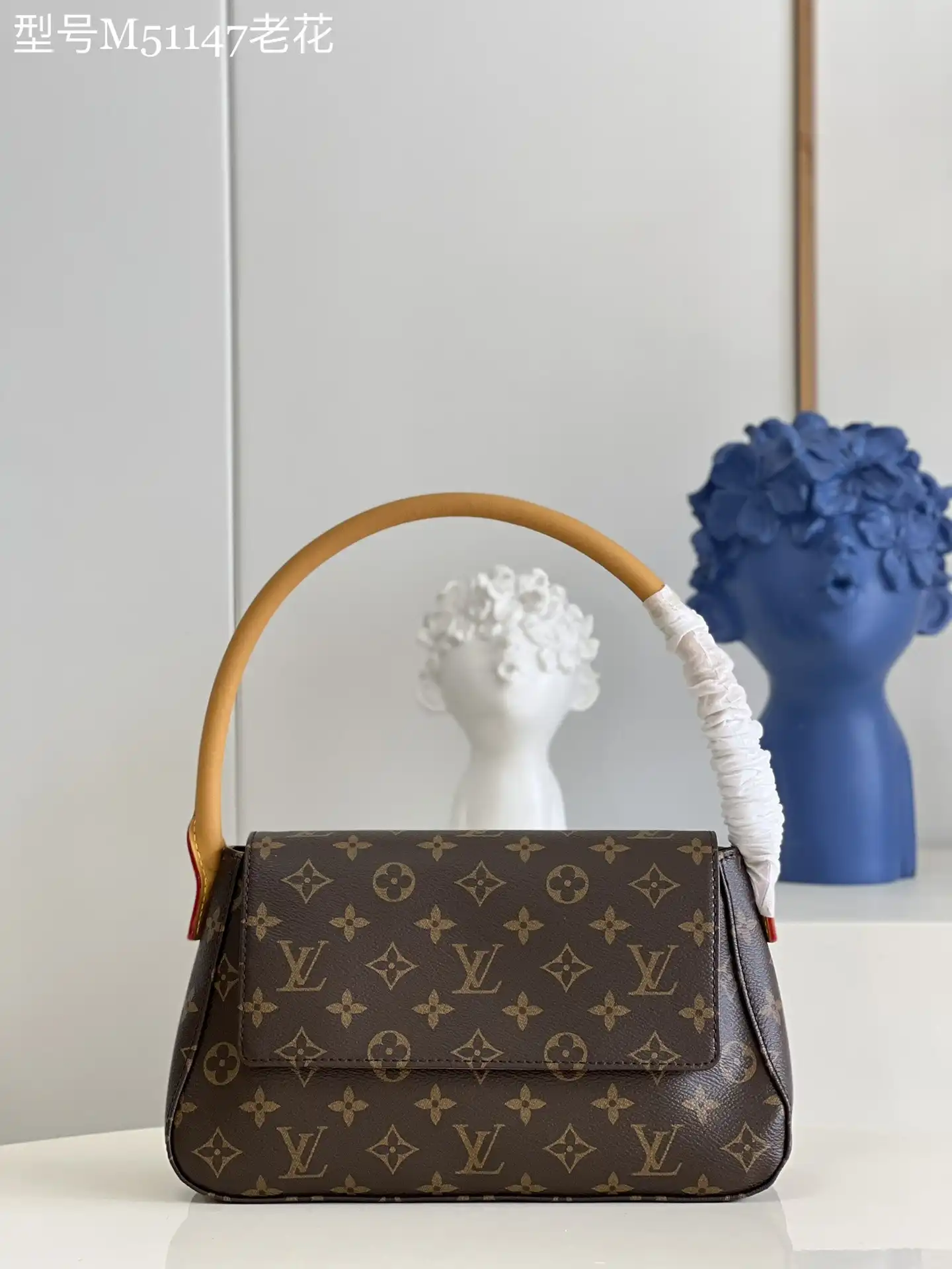 Louis Vuitton looping bag-24x21x9cm