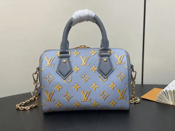 First bag ru LOUIS VUITTON SPEEDY BANDOULIÈRE 20