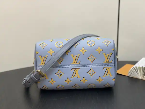 First bag ru LOUIS VUITTON SPEEDY BANDOULIÈRE 20