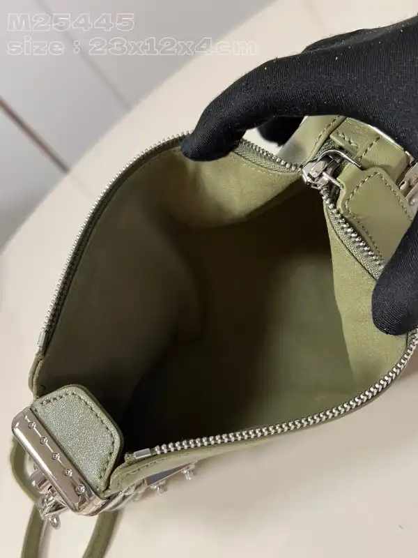 First bag ru Louis Vuitton Slim Trunk-23*12*4CM