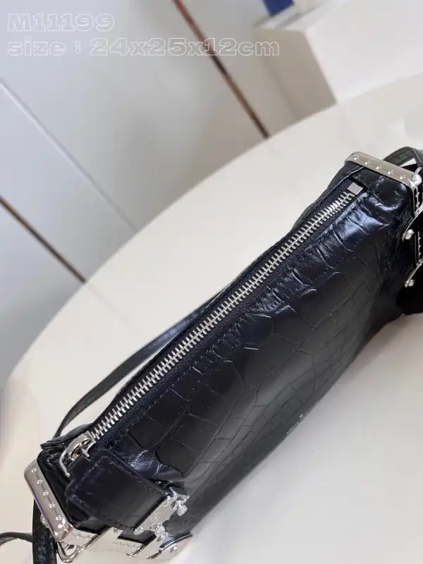 First bag ru Louis Vuitton Slim Trunk-23*12*4CM