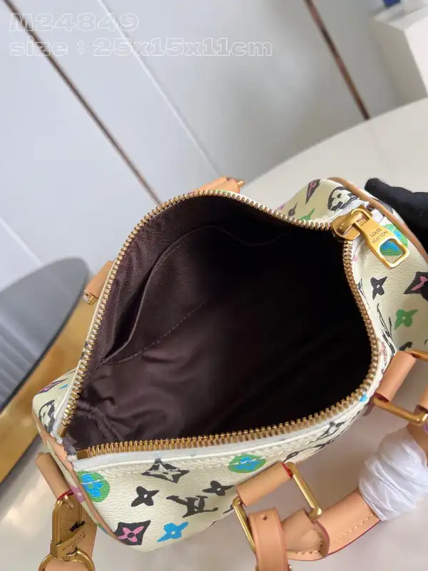 First bag ru LOUIS VUITTON KEEPALL BANDOULIÈRE 25