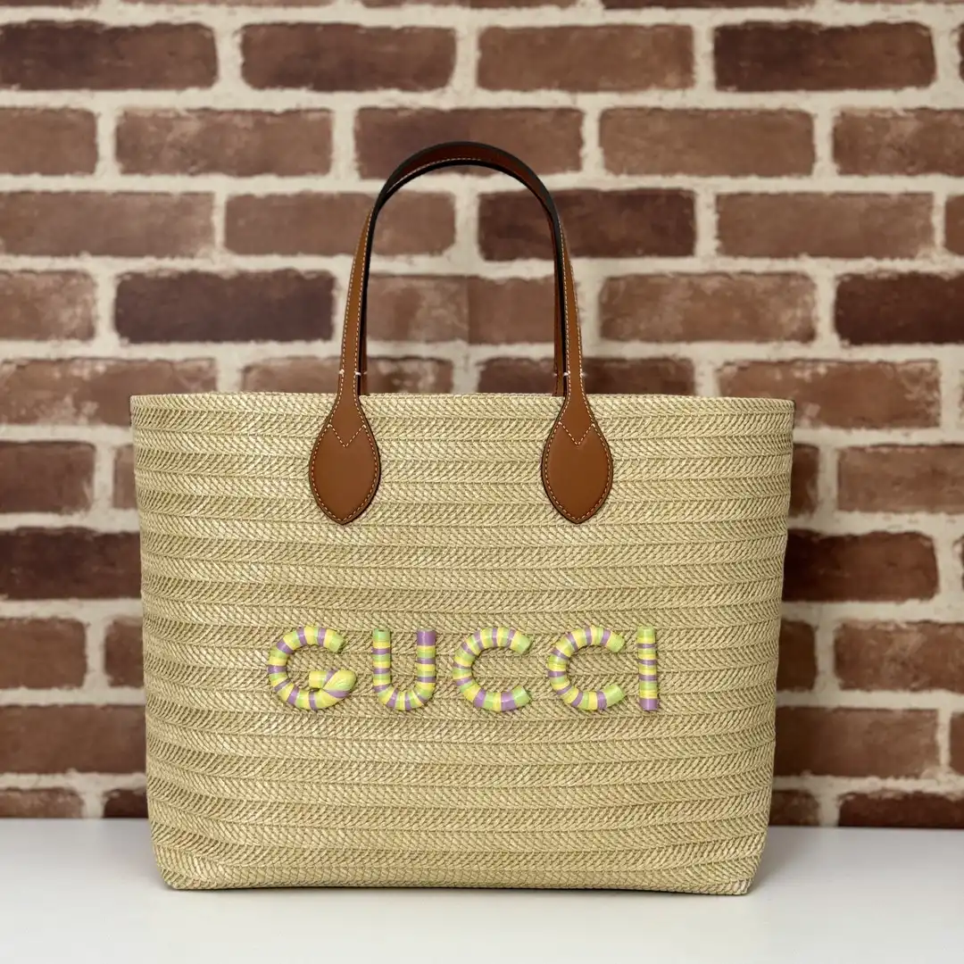 First bag ru GUCCI MEDIUM STRAW-EFFECT TOTE