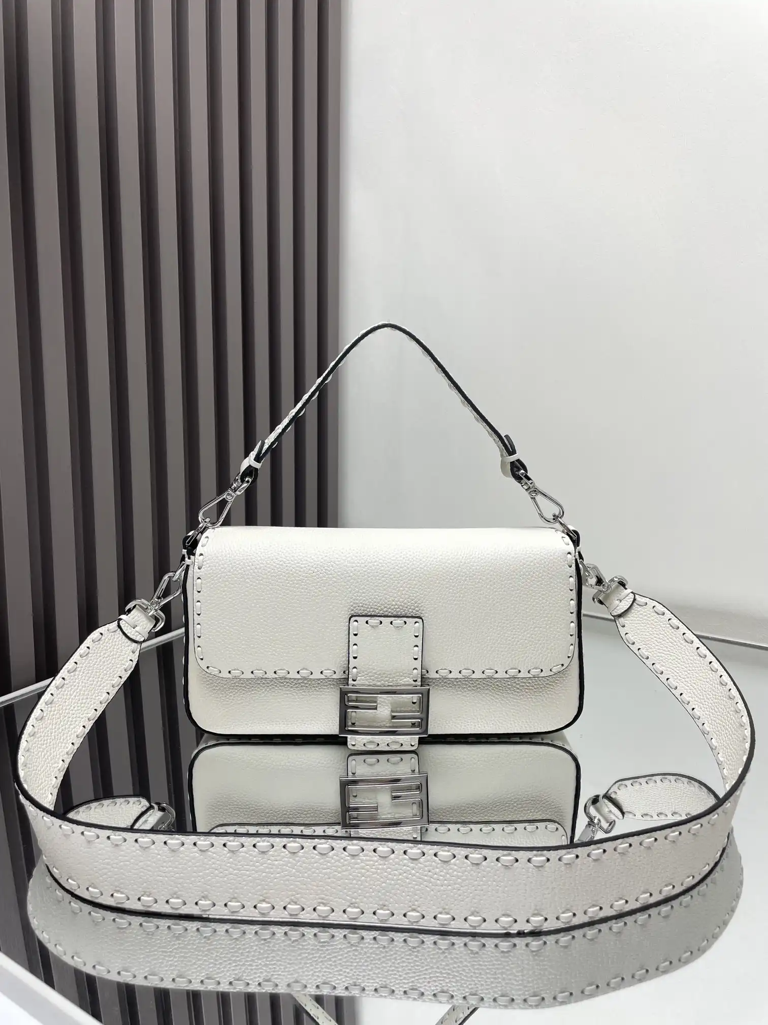 FENDI BAGUETTE-26*13*6CM