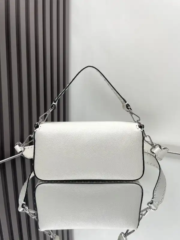 FENDI BAGUETTE-26*13*6CM