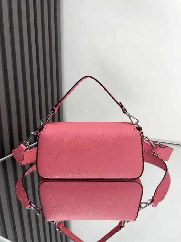 First bag ru FENDI BAGUETTE-26*13*6CM