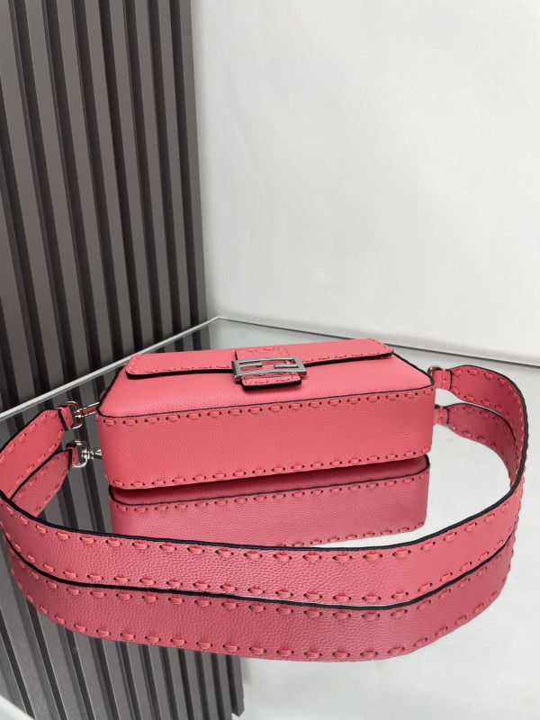 FENDI BAGUETTE-26*13*6CM