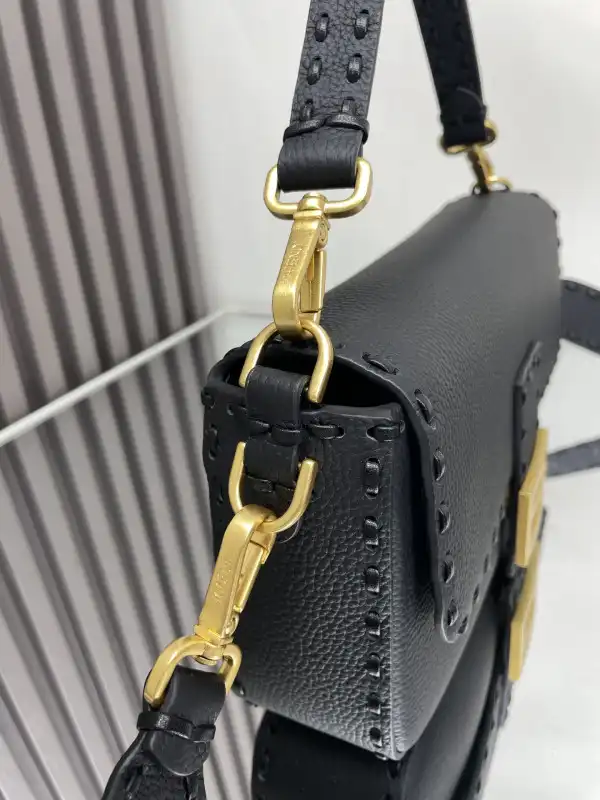 FENDI BAGUETTE-26*13*6CM