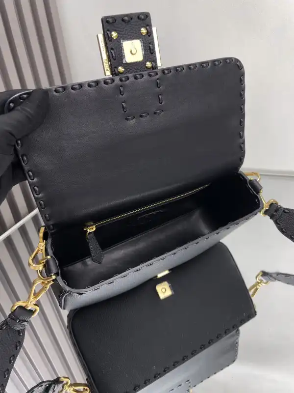 FENDI BAGUETTE-26*13*6CM