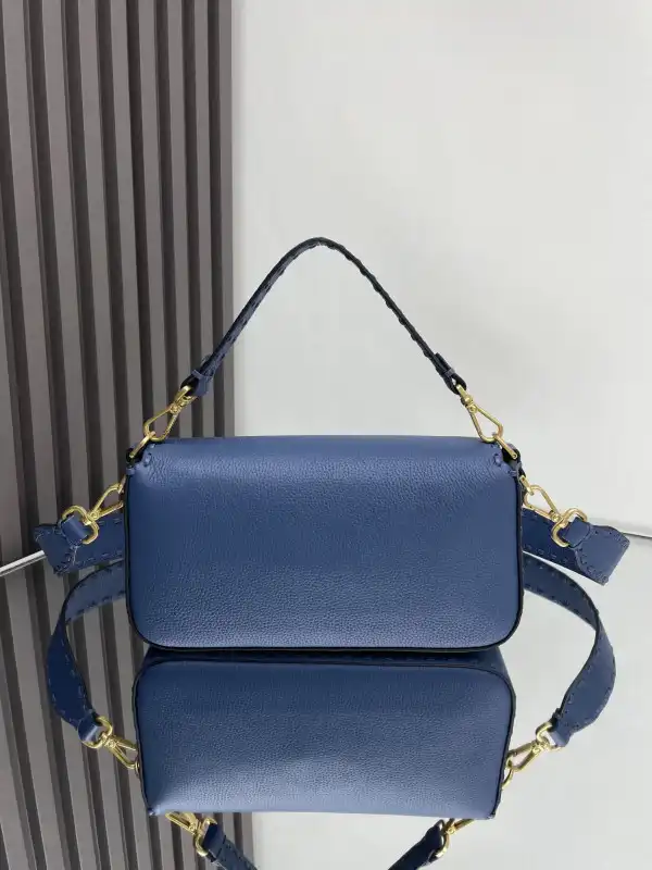 FENDI BAGUETTE-26*13*6CM