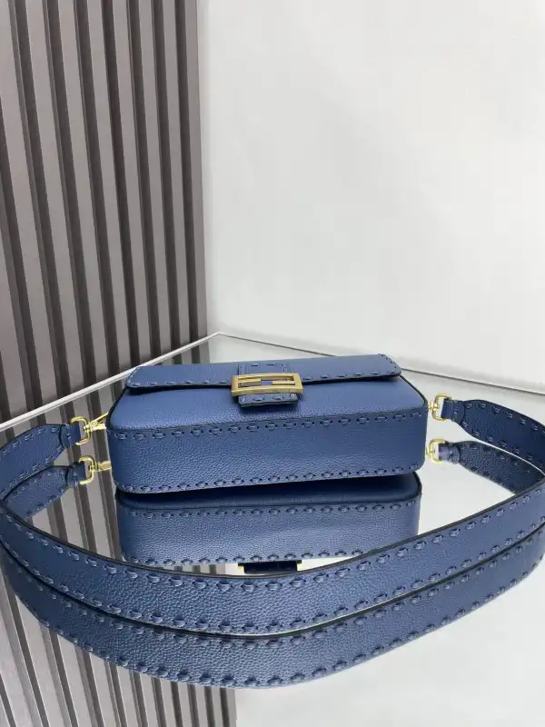 FENDI BAGUETTE-26*13*6CM