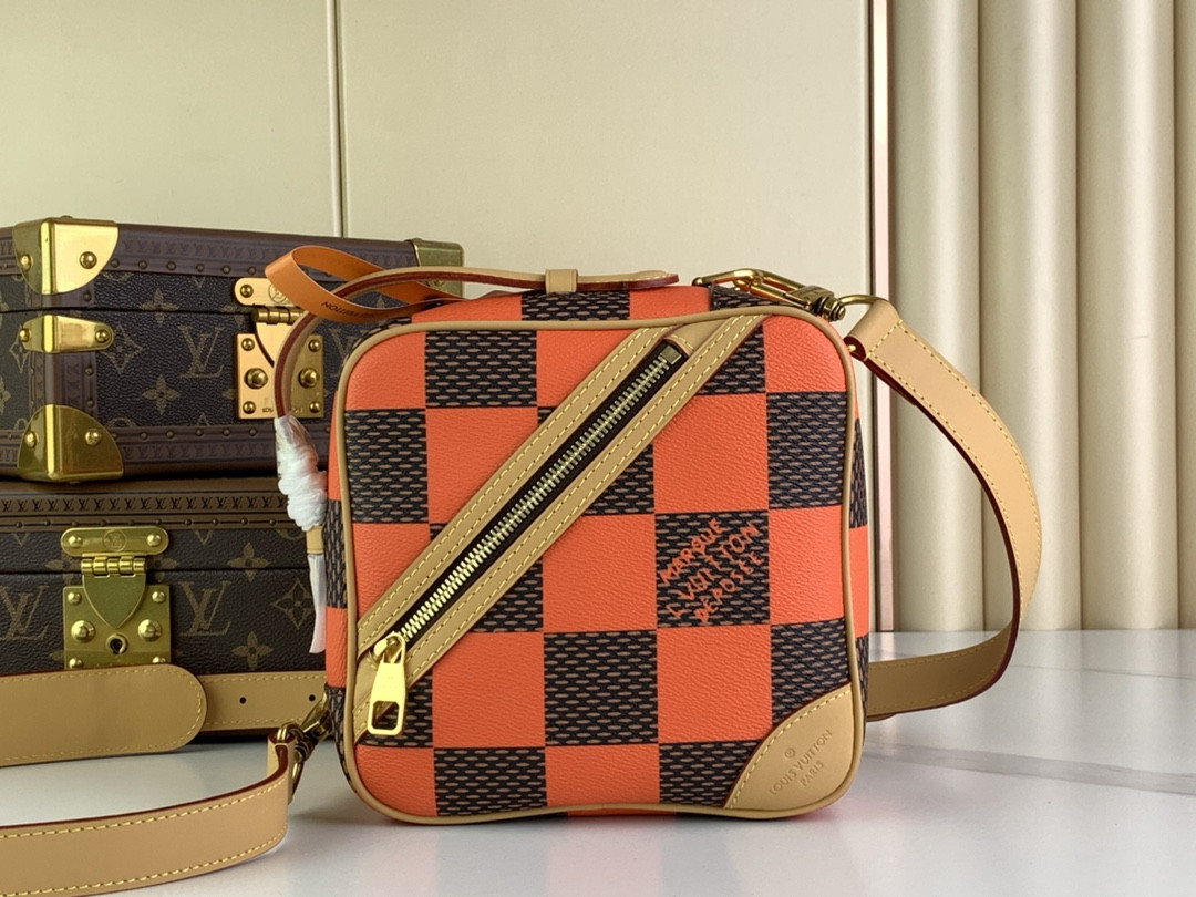 HOT SALE LOUIS VUITTON Chess Messenger-24*24*8CM