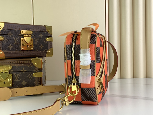 HOT SALE LOUIS VUITTON Chess Messenger-24*24*8CM