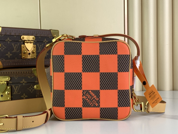 HOT SALE LOUIS VUITTON Chess Messenger-24*24*8CM