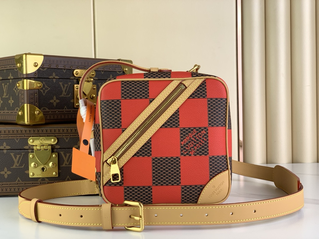 HOT SALE LOUIS VUITTON Chess Messenger-24*24*8CM