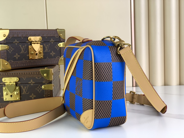 HOT SALE LOUIS VUITTON Chess Messenger-24*24*8CM