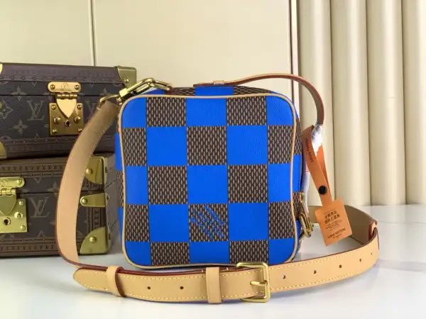 Affordable LOUIS VUITTON Chess Messenger-24*24*8CM