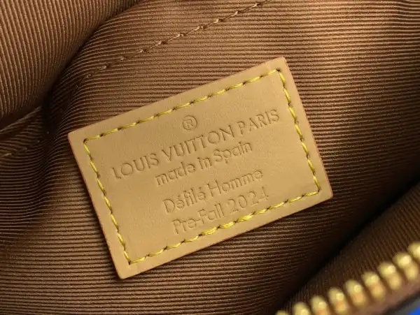 Affordable LOUIS VUITTON Chess Messenger-24*24*8CM