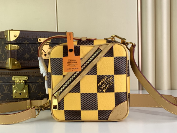 HOT SALE LOUIS VUITTON Chess Messenger-24*24*8CM