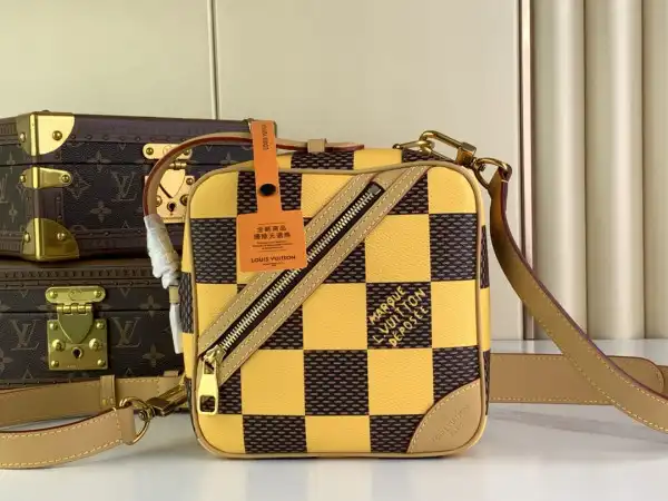 Aaa replica ru LOUIS VUITTON Chess Messenger-24*24*8CM